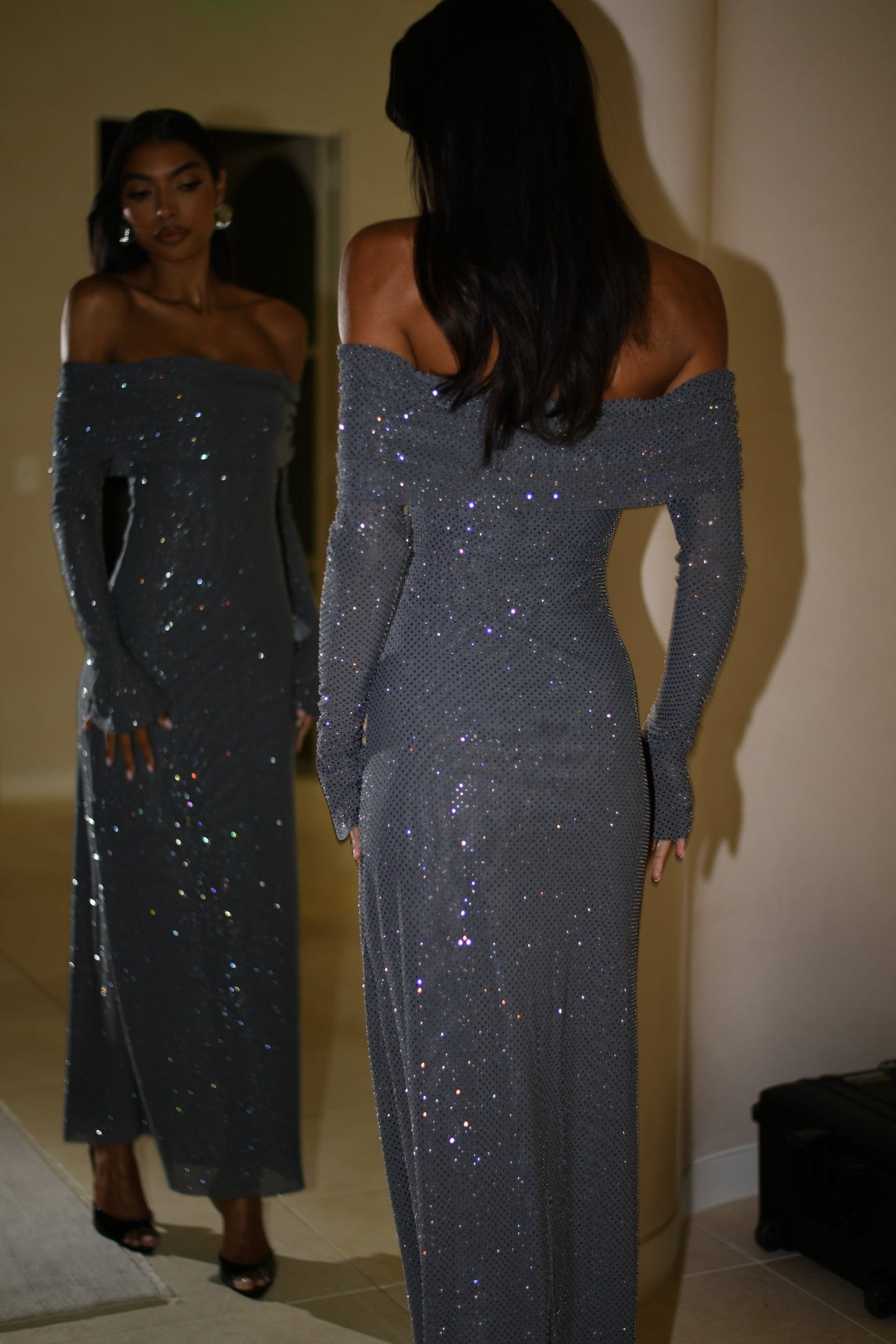 Off-Shoulder Glitter Maxi Dress | Elegant & Glamorous | Figure-Hugging Fit